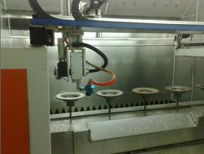 自動往復機噴漆室